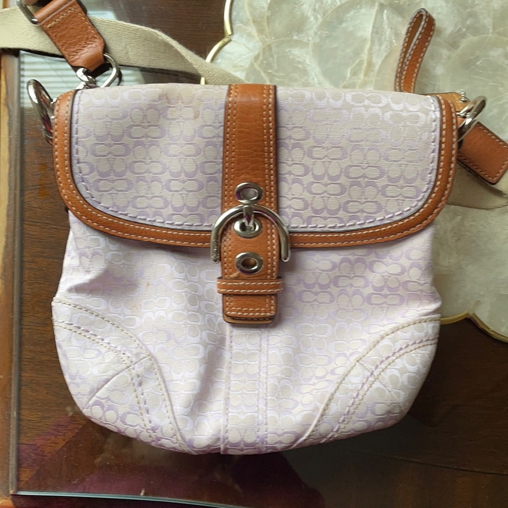 Coach cross body, lightly used. Very good condition.